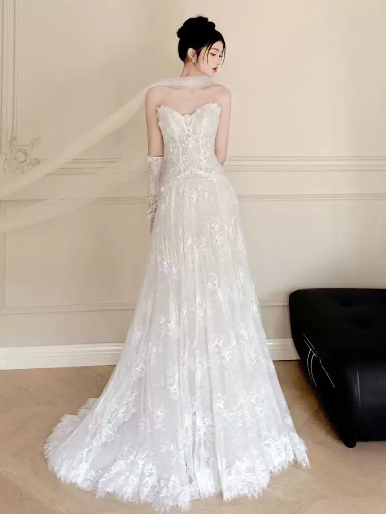French light 12 wedding dress 2025 new bride main yarn high-quality texture tube top simple light small tail summer travel shoot