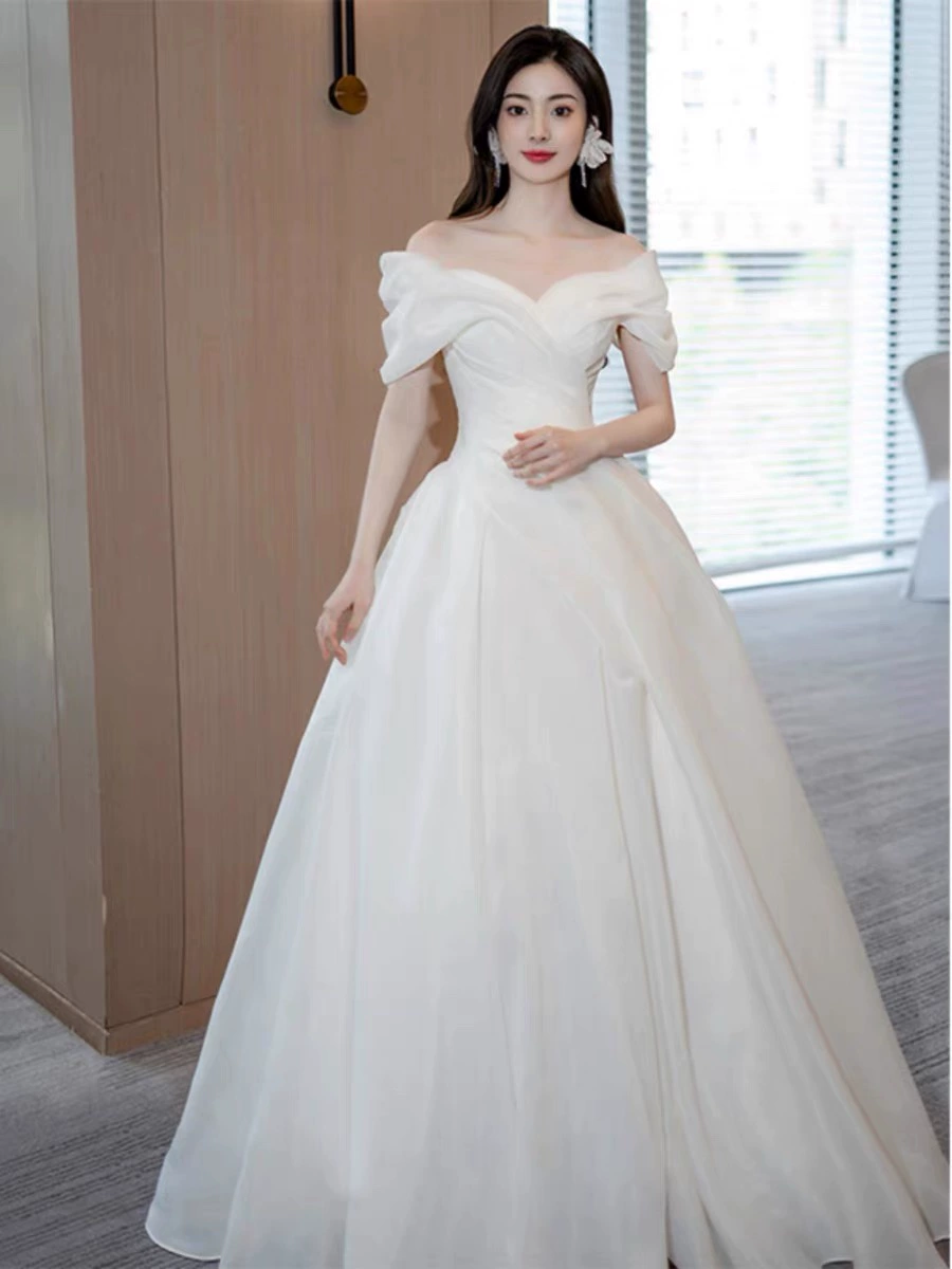 French one-shoulder 27 light wedding dress bride 2025 new satin main wedding dress wedding travel shoot out the veil simple