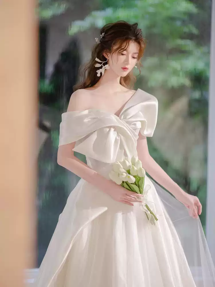 One-shoulder 43 satin light wedding dress 2025 new bride wedding main yarn welcome out yarn high-end sense simple slim