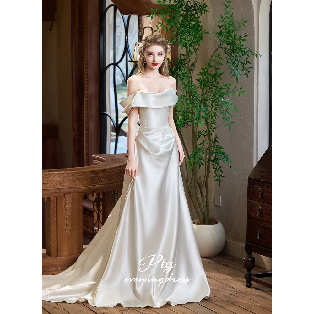 46 One-shoulder wedding dress