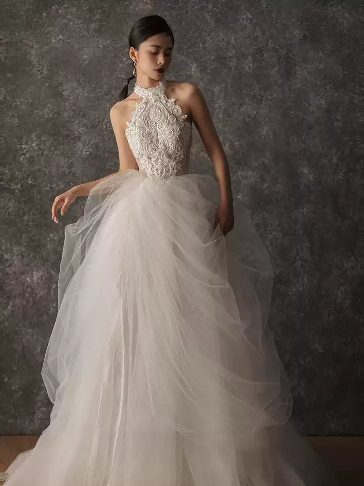 Halter 62 neck light wedding dress bride 2025 new French style small main yarn heavy industrial light luxury forest series small tail out yarn