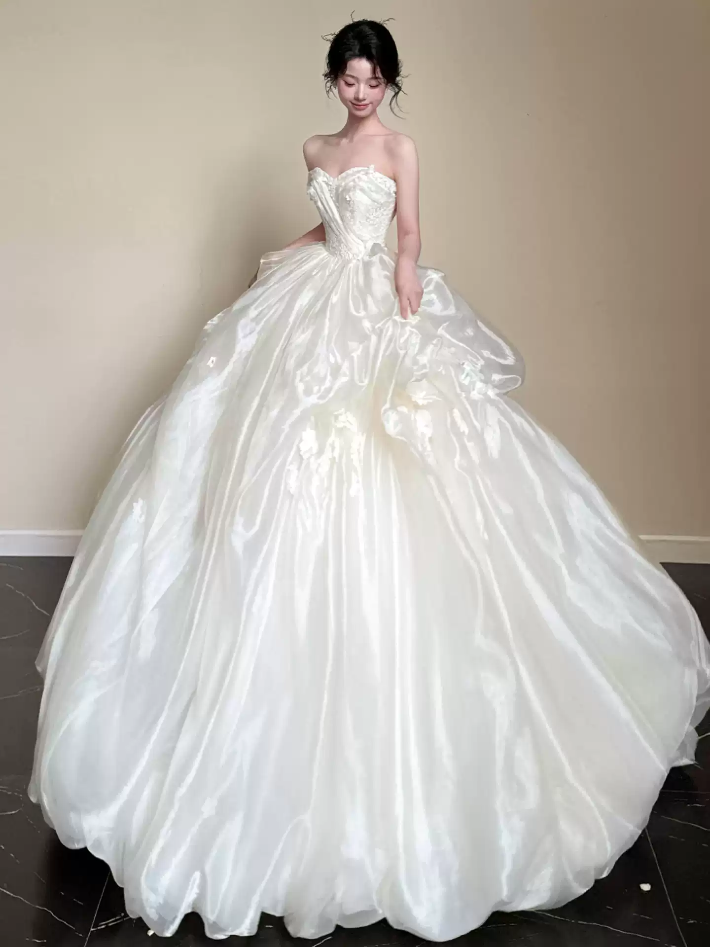 Wedding 72 dress 2025 new style bridal main dress high-quality texture travel photography tube top French style small size simple and light going out dress
