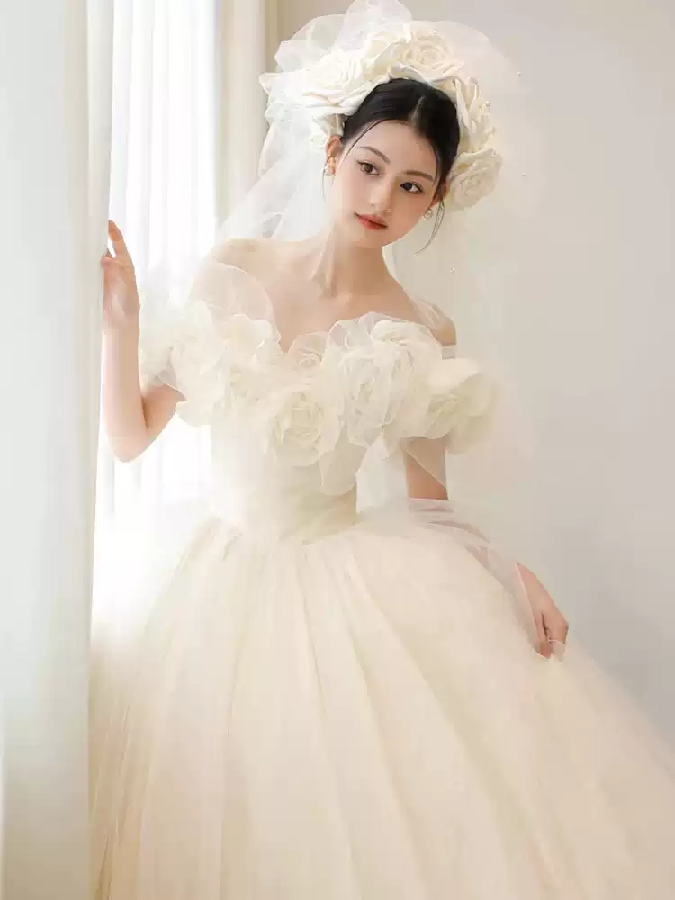 One-shoulder 75 wedding dress 2025 new style super fairy temperament slim fluffy princess dress high-end texture flower outing yarn