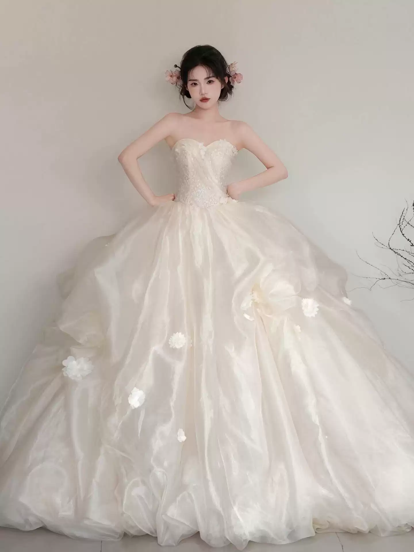 French light 86 wedding dress 2025 new style bride female petite main yarn tube top high-quality texture simple and light going out yarn