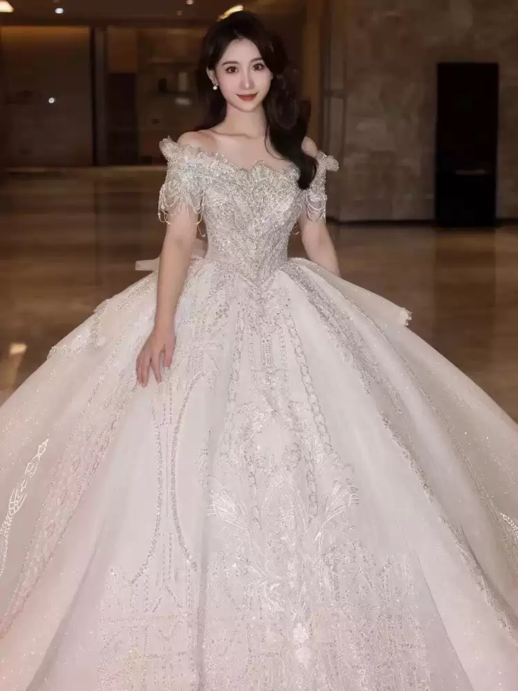 One-shoulder 88 light wedding dress for brides 2025 new main yarn high-end texture small French heavy work large size fat mm pregnant