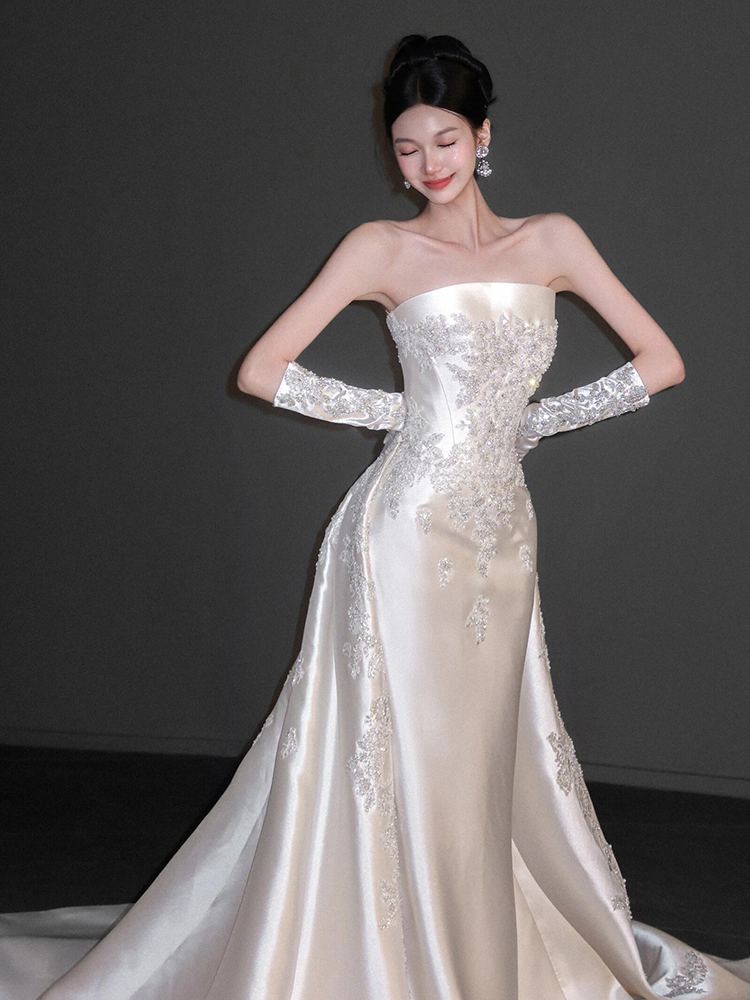 2025 new style 104 bridal French style mermaid wedding dress with long train and high-end main yarn