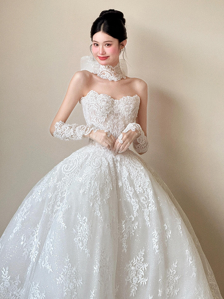 White 108 strapless lace wedding dress, new style for brides in 2025, simple and high-quality, perfect for travel photography with a train.