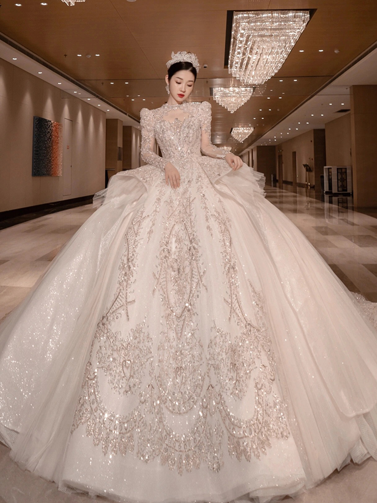 Off-the-shoulder 135 main wedding dress, 2025 new style, bride on the runaway princess, petite, long train, French style maternity satin wedding dress.