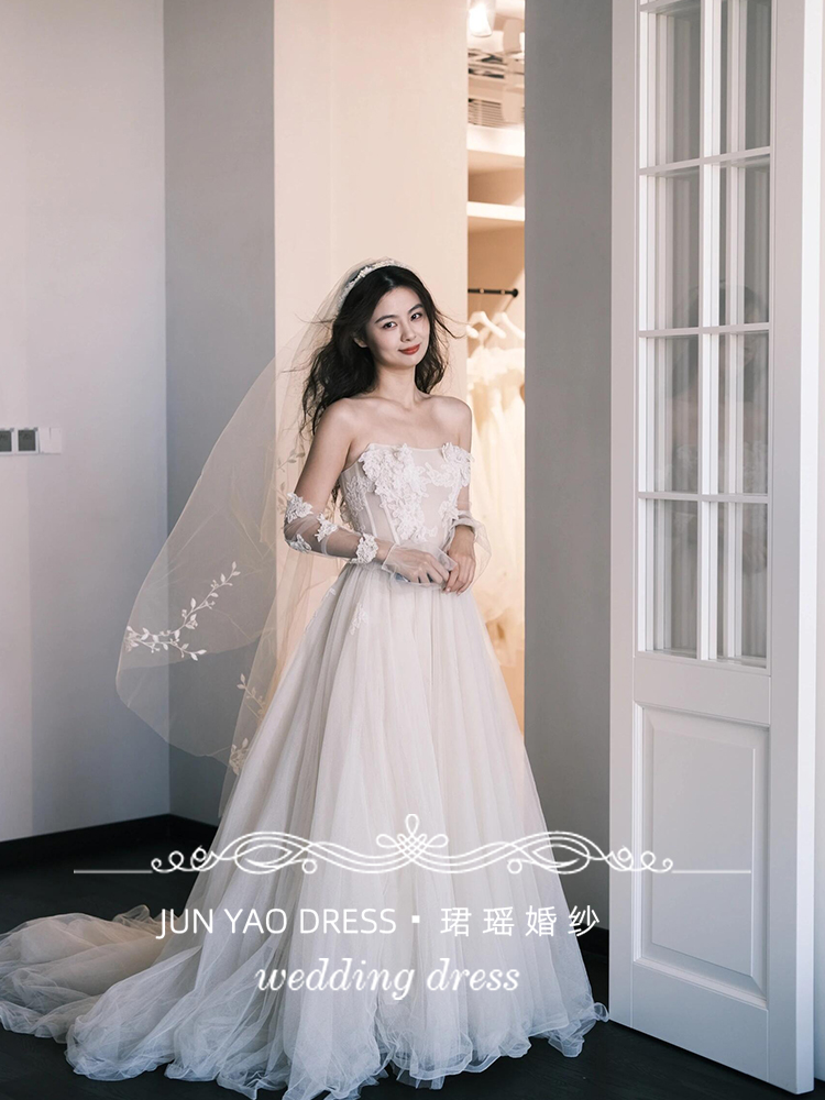 Off-the-shoulder 136 French-style light wedding dress, new 2025 style, high-end and elaborate main dress, suitable for maternity, plus sizes, and petite women.