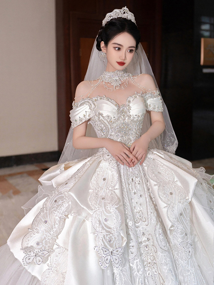 Off-the-shoulder 144 satin wedding dress, 2025 new style, high-quality French style, suitable for petite and plus sizes, winter.