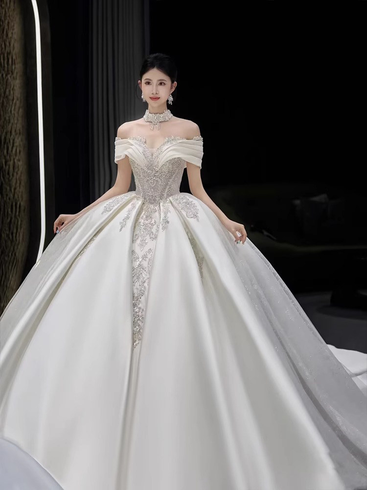 Off-the-shoulder 145 main wedding dress, 2025 new style, retro style, heavy-duty, slimming, high-quality satin French style.