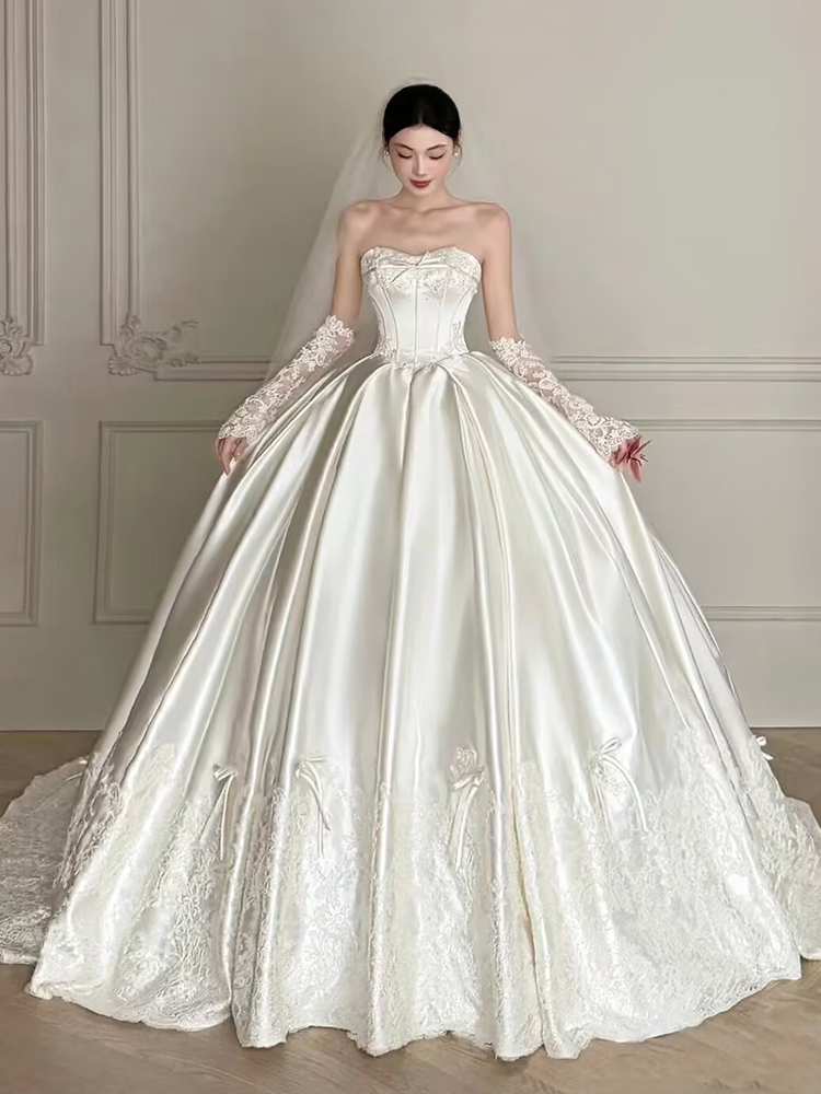 High-end 149 strapless satin wedding dress, 2025 new style, main dress with light luxury and high-quality texture, simple dress for brides, long train.