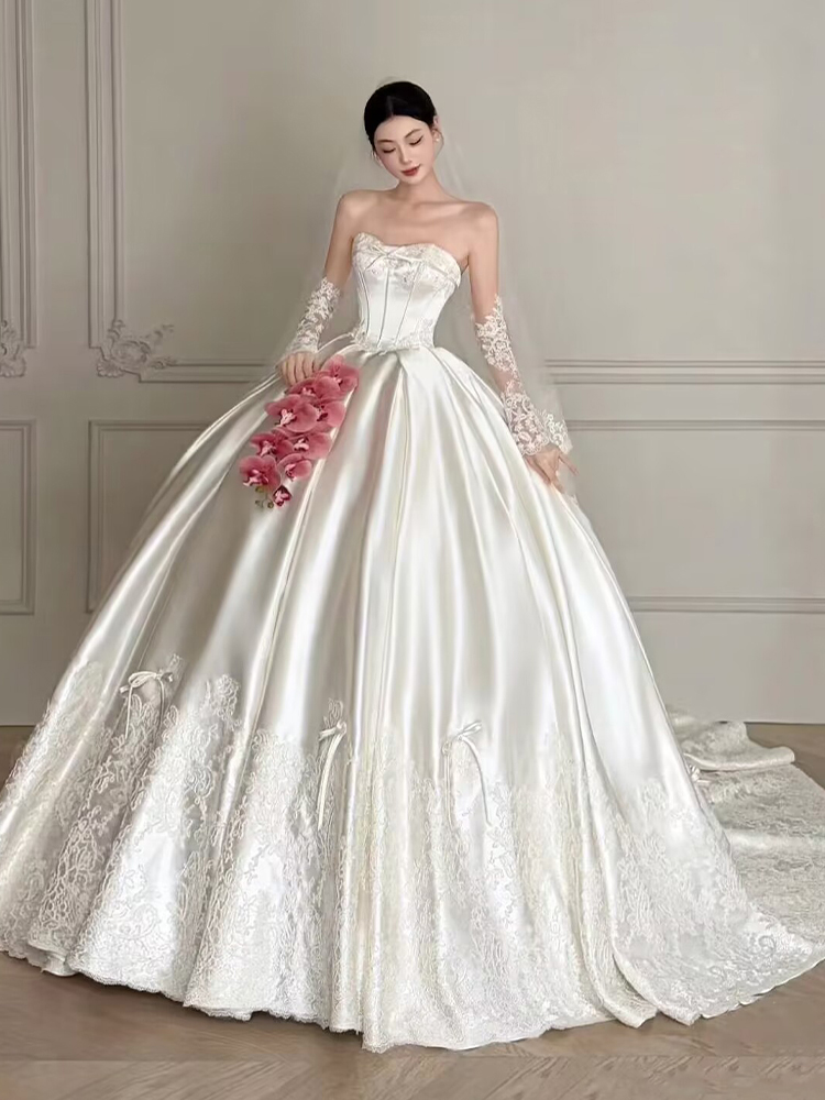 High-end 150 strapless satin wedding dress, 2025 new style, main dress with light luxury and high-quality texture, simple dress for brides, long train.