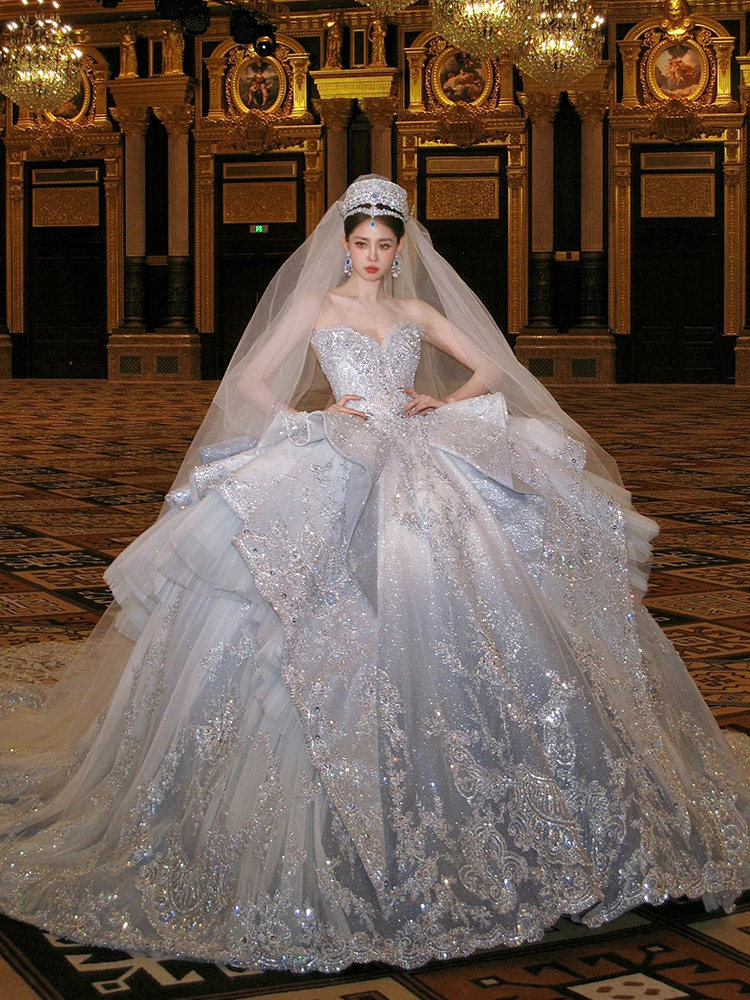 French-style 157 high-end strapless wedding dress, 2025 new style, luxurious and sophisticated, with a long train.